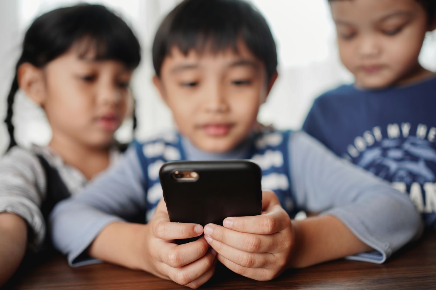 Tanda Tanda Anak Kecanduan Gadget Tanda Tanda Anak Kecanduan Gadget
